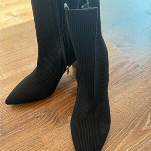 Marc Fisher Black Ribbed Pointed-Toe Ankle Booties- galio